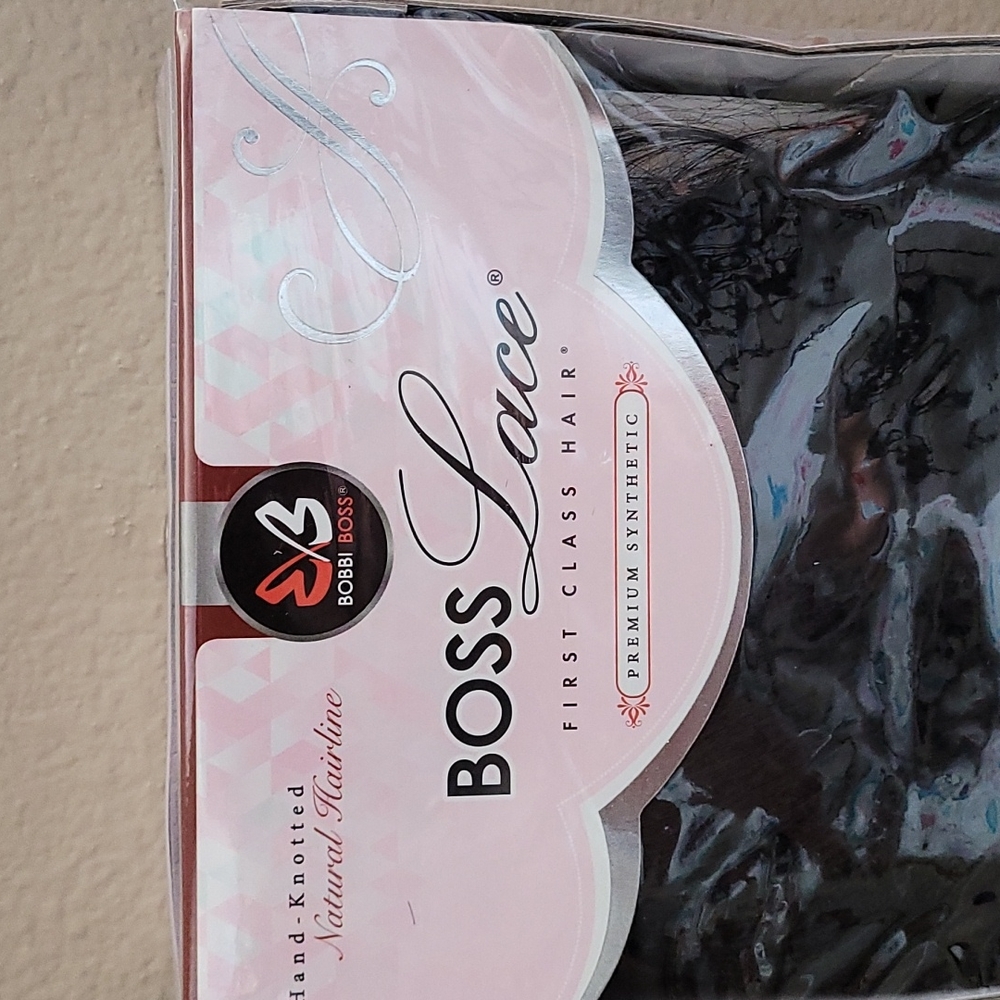 Bobbi Boss premium synthetic hair Lace front wig in F1B/30 MLF379 Gardenia - Picture 2 of 8